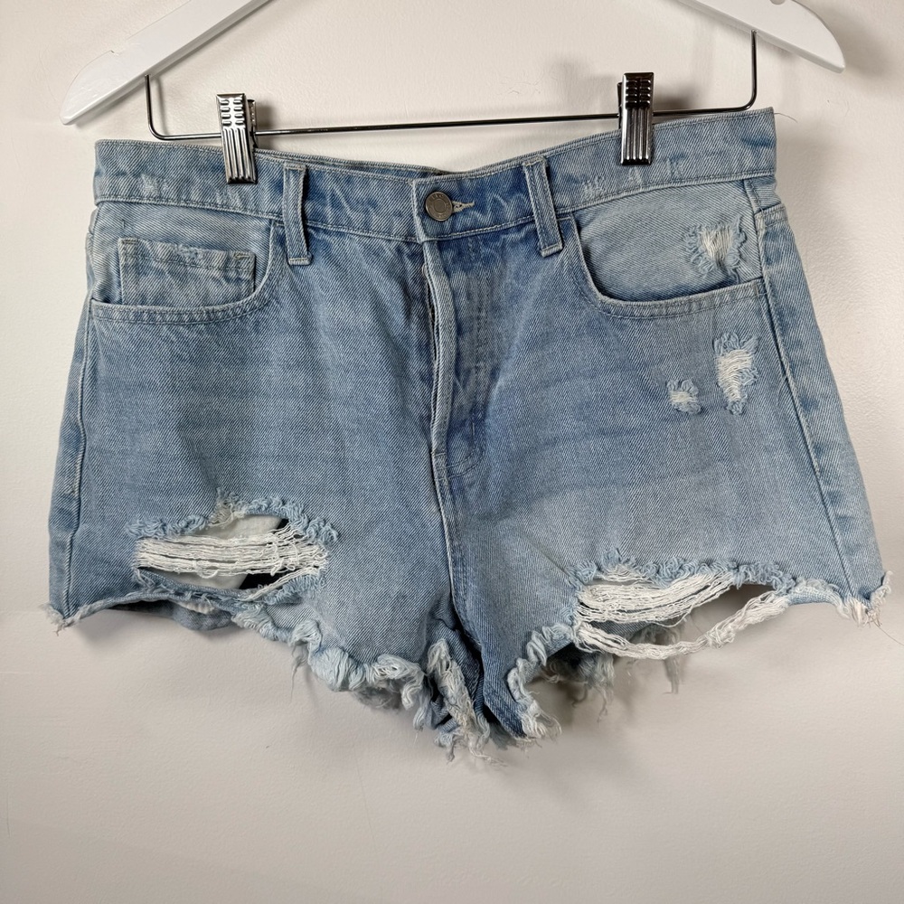 CELLO Distressed High Rise Denim Shorts Light Wash Raw Hem Size M 32”